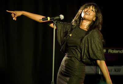 beverly knight at the tulloch homes event